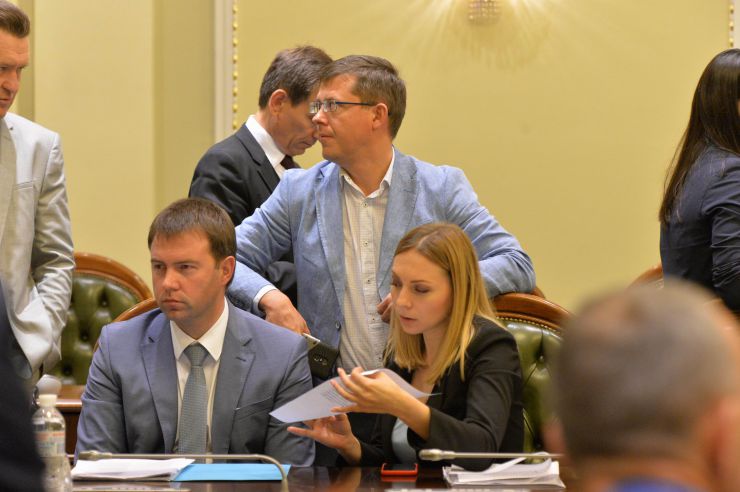 Черговое, третє, засідання Підготовчої депутатської групи з організації роботи Верховної Ради України IX скликання під керівництвом Дмитра Разумкова. 

Перед заслуховуванням результатів роботи підгруп Підготовчої депутатської групи слово від імені двох політичних сил - «Європейської солідарності» та ВО «Батьківщина» - взяв представник «ЄС» Артур Герасимов.
