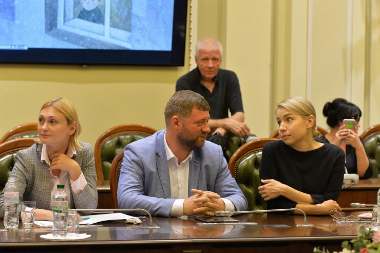 Черговое, третє, засідання Підготовчої депутатської групи з організації роботи Верховної Ради України IX скликання під керівництвом Дмитра Разумкова. 

Перед заслуховуванням результатів роботи підгруп Підготовчої депутатської групи слово від імені двох політичних сил - «Європейської солідарності» та ВО «Батьківщина» - взяв представник «ЄС» Артур Герасимов.
