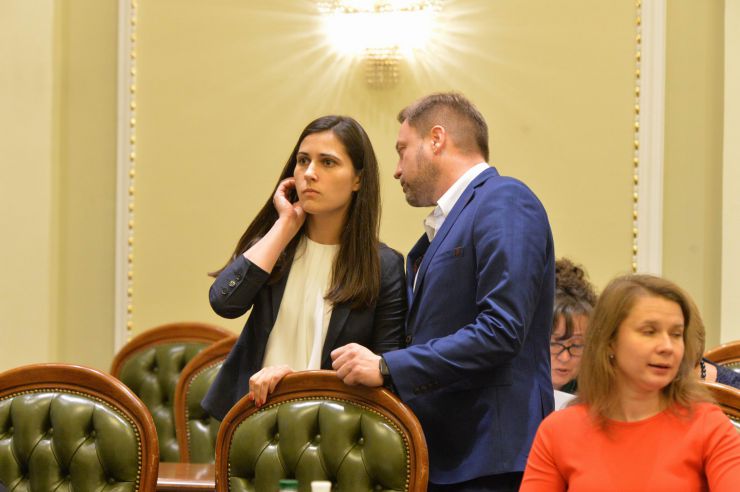 Черговое, третє, засідання Підготовчої депутатської групи з організації роботи Верховної Ради України IX скликання під керівництвом Дмитра Разумкова. 

Перед заслуховуванням результатів роботи підгруп Підготовчої депутатської групи слово від імені двох політичних сил - «Європейської солідарності» та ВО «Батьківщина» - взяв представник «ЄС» Артур Герасимов.
