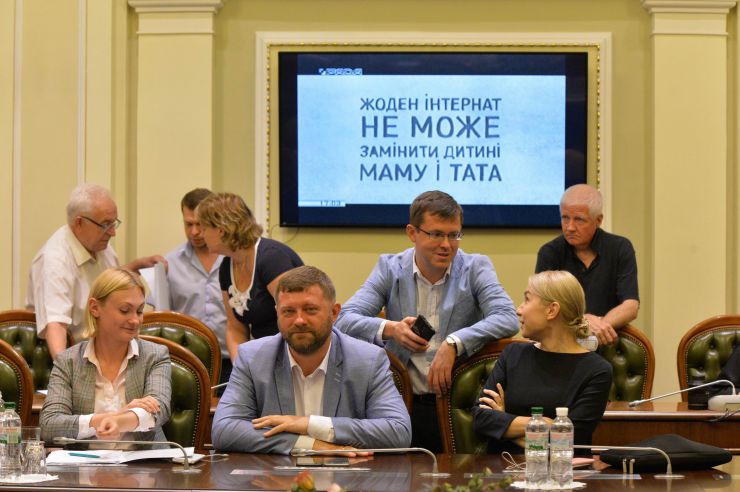 Черговое, третє, засідання Підготовчої депутатської групи з організації роботи Верховної Ради України IX скликання під керівництвом Дмитра Разумкова. 

Перед заслуховуванням результатів роботи підгруп Підготовчої депутатської групи слово від імені двох політичних сил - «Європейської солідарності» та ВО «Батьківщина» - взяв представник «ЄС» Артур Герасимов.
