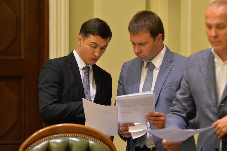 Черговое, третє, засідання Підготовчої депутатської групи з організації роботи Верховної Ради України IX скликання під керівництвом Дмитра Разумкова. 
Перед заслуховуванням результатів роботи підгруп Підготовчої депутатської групи слово від імені двох політичних сил - «Європейської солідарності» та ВО «Батьківщина» - взяв представник «ЄС» Артур Герасимов. Віктор Боднар
