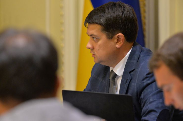 Черговое, третє, засідання Підготовчої депутатської групи з організації роботи Верховної Ради України IX скликання під керівництвом Дмитра Разумкова. 

Перед заслуховуванням результатів роботи підгруп Підготовчої депутатської групи слово від імені двох політичних сил - «Європейської солідарності» та ВО «Батьківщина» - взяв представник «ЄС» Артур Герасимов.
