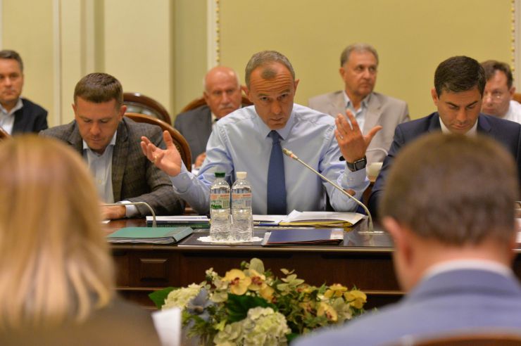 Черговое, третє, засідання Підготовчої депутатської групи з організації роботи Верховної Ради України IX скликання під керівництвом Дмитра Разумкова. 
Перед заслуховуванням результатів роботи підгруп Підготовчої депутатської групи слово від імені двох політичних сил - «Європейської солідарності» та ВО «Батьківщина» - взяв представник «ЄС» Артур Герасимов. Крулько, Кожем'якін
