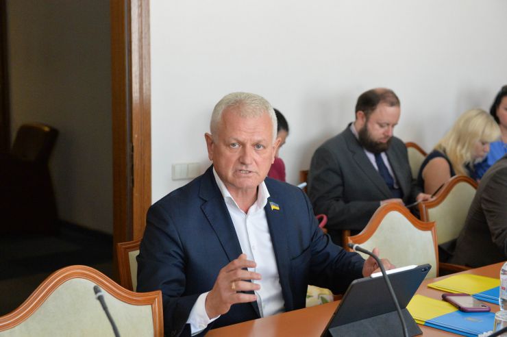 Зустріч в Комітеті Верховної Ради України з питань науки і освіти народних депутатів України – членів Комітету VIII та IX скликань парламенту
Комітет Верховної Ради України з питань науки і освіти проводить зустріч народних депутатів України - членів Комітету парламенту VIII скликання із народними депутатами України IX скликання, обраними на позачергових виборах народних депутатів України 21 липня 2019 року 
Захід проводиться з метою інформування про результати роботи Комітету з питань науки і освіти Верховної Ради України VIII скликання.

На фото: голова комітету Олександр Співаковський та новообрані народні депутати.
