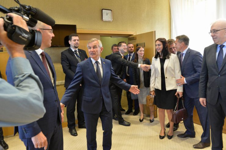Голова Верховної Ради України Андрій Парубій здійснює візит до Литовської Республіки з метою участі у Третій міжнародній Конференції «Президента Валдаса Адамкуса». Програмою візиту також передбачені зустрічі зі Спікером Сеймаса Литовської Республіки Вікторасом Пранцкєтісом і депутатами Сеймаса - членами неформальної групи підтримки України у литовському парламенті «Pro Ukraine».

Щорічна конференція Президента Валдаса Адамкуса - найпрестижніша стратегічна щорічна подія, що проводиться у м. Вільнюс, Литовська Республіка. Щорічно організовується у серпні для відзначення Дня чорної стрічки як Європейського Дня Пам’яті. Захід збирає політичних діячів, журналістів та політичних аналітиків з усієї Європи та США, щоб обговорити теми, важливі не лише для Східної Європи, але й для всього трансатлантичного співтовариства. Ганна Гопко
