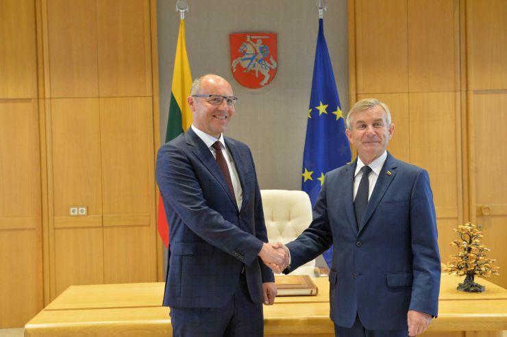 Голова Верховної Ради України Андрій Парубій здійснює візит до Литовської Республіки з метою участі у Третій міжнародній Конференції «Президента Валдаса Адамкуса». Програмою візиту також передбачені зустрічі зі Спікером Сеймаса Литовської Республіки Вікторасом Пранцкєтісом і депутатами Сеймаса - членами неформальної групи підтримки України у литовському парламенті «Pro Ukraine».

Щорічна конференція Президента Валдаса Адамкуса - найпрестижніша стратегічна щорічна подія, що проводиться у м. Вільнюс, Литовська Республіка. Щорічно організовується у серпні для відзначення Дня чорної стрічки як Європейського Дня Пам’яті. Захід збирає політичних діячів, журналістів та політичних аналітиків з усієї Європи та США, щоб обговорити теми, важливі не лише для Східної Європи, але й для всього трансатлантичного співтовариства.
