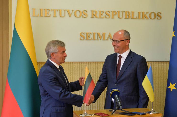 Голова Верховної Ради України Андрій Парубій здійснює візит до Литовської Республіки з метою участі у Третій міжнародній Конференції «Президента Валдаса Адамкуса». Програмою візиту також передбачені зустрічі зі Спікером Сеймаса Литовської Республіки Вікторасом Пранцкєтісом і депутатами Сеймаса - членами неформальної групи підтримки України у литовському парламенті «Pro Ukraine». Голова ВР України Андрій Парубій зустрівся зі спікером Сейму Литовської Республіки Вікторасом Пранцкєтісом.