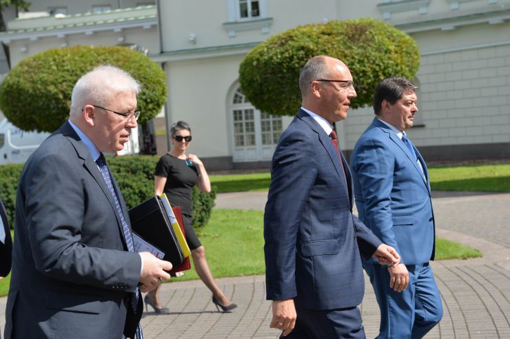Голова Верховної Ради України Андрій Парубій здійснює візит до Литовської Республіки з метою участі у Третій міжнародній Конференції «Президента Валдаса Адамкуса». Програмою візиту також передбачені зустрічі зі Спікером Сеймаса Литовської Республіки Вікторасом Пранцкєтісом і депутатами Сеймаса - членами неформальної групи підтримки України у литовському парламенті «Pro Ukraine».