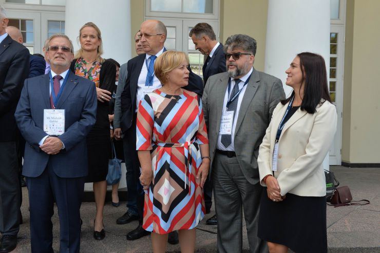 Голова Верховної Ради України Андрій Парубій здійснює візит до Литовської Республіки з метою участі у Третій міжнародній Конференції «Президента Валдаса Адамкуса». Програмою візиту також передбачені зустрічі зі Спікером Сеймаса Литовської Республіки Вікторасом Пранцкєтісом і депутатами Сеймаса - членами неформальної групи підтримки України у литовському парламенті «Pro Ukraine». Зліва – народні депутати  Богдан Яременко, Ганна Гопко