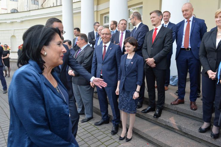 Голова Верховної Ради України Андрій Парубій здійснює візит до Литовської Республіки з метою участі у Третій міжнародній Конференції «Президента Валдаса Адамкуса». Програмою візиту також передбачені зустрічі зі Спікером Сеймаса Литовської Республіки Вікторасом Пранцкєтісом і депутатами Сеймаса - членами неформальної групи підтримки України у литовському парламенті «Pro Ukraine». Голова ВР України Андрій Парубій,  Прем’єр-Міністр Республіки Молдова Майя Санду, президент Грузії Саломе Зурабішвілі