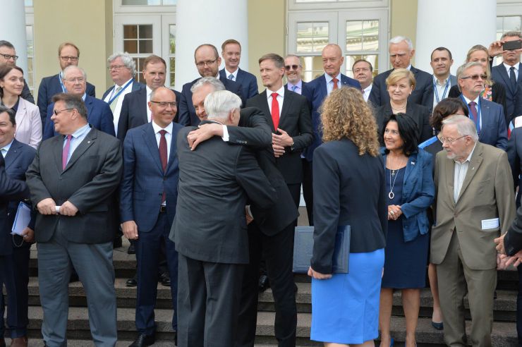 Голова Верховної Ради України Андрій Парубій здійснює візит до Литовської Республіки з метою участі у Третій міжнародній Конференції «Президента Валдаса Адамкуса». Програмою візиту також передбачені зустрічі зі Спікером Сеймаса Литовської Республіки Вікторасом Пранцкєтісом і депутатами Сеймаса - членами неформальної групи підтримки України у литовському парламенті «Pro Ukraine».