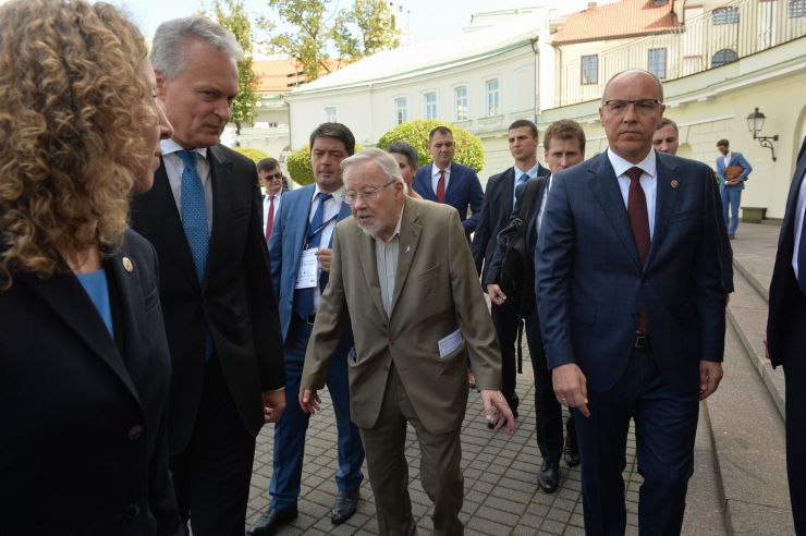Голова Верховної Ради України Андрій Парубій здійснює візит до Литовської Республіки з метою участі у Третій міжнародній Конференції «Президента Валдаса Адамкуса». Програмою візиту також передбачені зустрічі зі Спікером Сеймаса Литовської Республіки Вікторасом Пранцкєтісом і депутатами Сеймаса - членами неформальної групи підтримки України у литовському парламенті «Pro Ukraine».