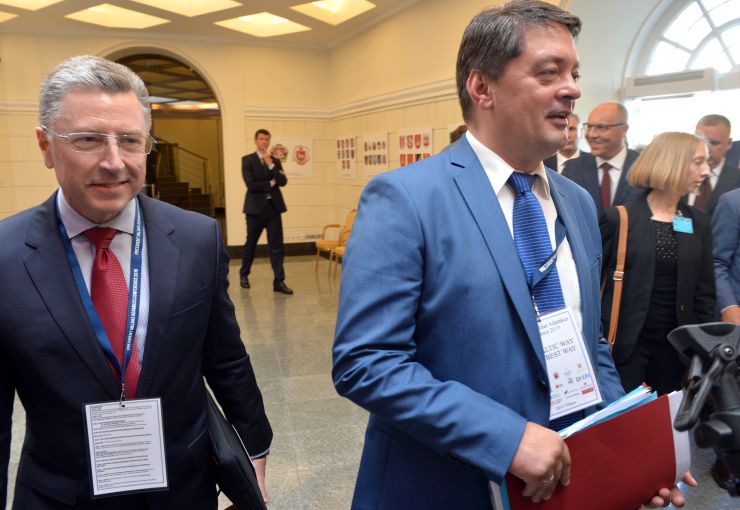 Голова Верховної Ради України Андрій Парубій здійснює візит до Литовської Республіки з метою участі у Третій міжнародній Конференції «Президента Валдаса Адамкуса». Програмою візиту також передбачені зустрічі зі Спікером Сеймаса Литовської Республіки Вікторасом Пранцкєтісом і депутатами Сеймаса - членами неформальної групи підтримки України у литовському парламенті «Pro Ukraine». Курт Волкер