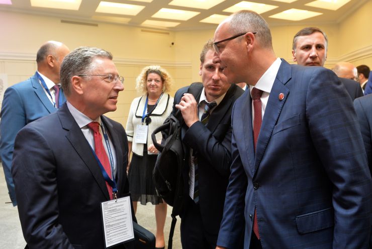 Голова Верховної Ради України Андрій Парубій здійснює візит до Литовської Республіки з метою участі у Третій міжнародній Конференції «Президента Валдаса Адамкуса». Програмою візиту також передбачені зустрічі зі Спікером Сеймаса Литовської Республіки Вікторасом Пранцкєтісом і депутатами Сеймаса - членами неформальної групи підтримки України у литовському парламенті «Pro Ukraine». Курт Волкер