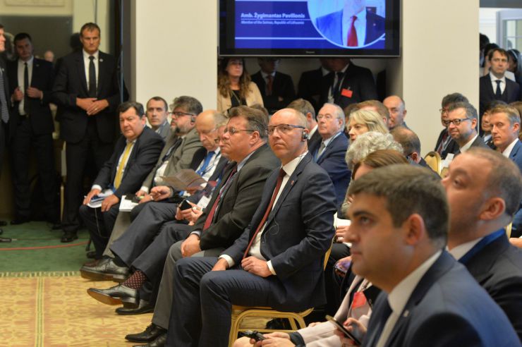 Голова Верховної Ради України Андрій Парубій здійснює візит до Литовської Республіки з метою участі у Третій міжнародній Конференції «Президента Валдаса Адамкуса». Програмою візиту також передбачені зустрічі зі Спікером Сеймаса Литовської Республіки Вікторасом Пранцкєтісом і депутатами Сеймаса - членами неформальної групи підтримки України у литовському парламенті «Pro Ukraine».