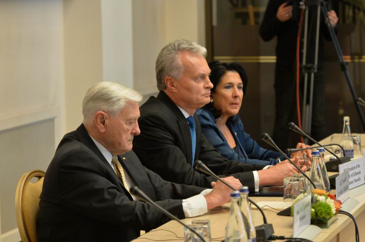 Голова Верховної Ради України Андрій Парубій здійснює візит до Литовської Республіки з метою участі у Третій міжнародній Конференції «Президента Валдаса Адамкуса». Програмою візиту також передбачені зустрічі зі Спікером Сеймаса Литовської Республіки Вікторасом Пранцкєтісом і депутатами Сеймаса - членами неформальної групи підтримки України у литовському парламенті «Pro Ukraine». Гітанас Науседа, Президент Литовської Республіки 