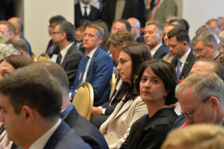 Голова Верховної Ради України Андрій Парубій здійснює візит до Литовської Республіки з метою участі у Третій міжнародній Конференції «Президента Валдаса Адамкуса». Програмою візиту також передбачені зустрічі зі Спікером Сеймаса Литовської Республіки Вікторасом Пранцкєтісом і депутатами Сеймаса - членами неформальної групи підтримки України у литовському парламенті «Pro Ukraine».