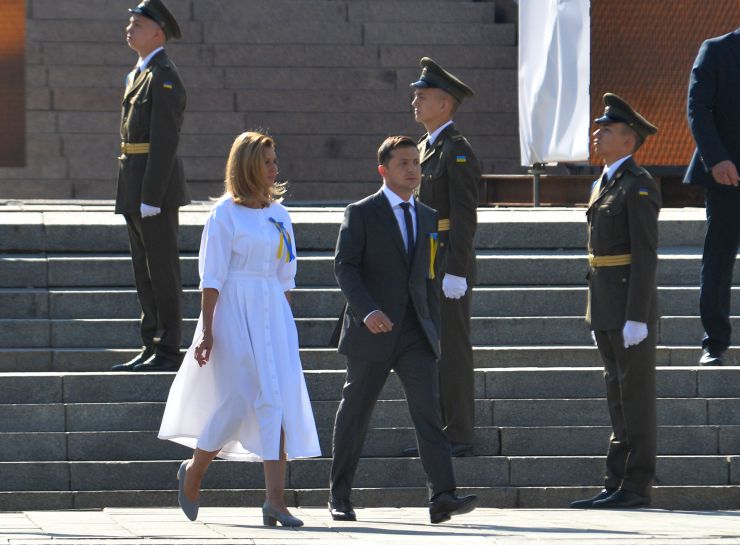 Участь Президента України Володимира Зеленського в урочистостях з нагоди 28-ї річниці Незалежності України.
Під час урочистостей до Дня Незалежності України Президент вручив державні нагороди військовим, поліцейським, рятувальникам, освітянам, медикам, волонтерам і спортсменам.

