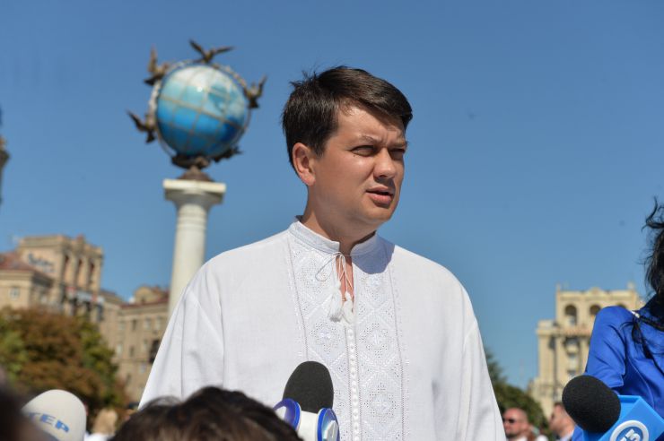 Участь Президента України Володимира Зеленського в урочистостях з нагоди 28-ї річниці Незалежності України.
Під час урочистостей до Дня Незалежності України Президент вручив державні нагороди військовим, поліцейським, рятувальникам, освітянам, медикам, волонтерам і спортсменам.
На фото Дмитро Розумков.
