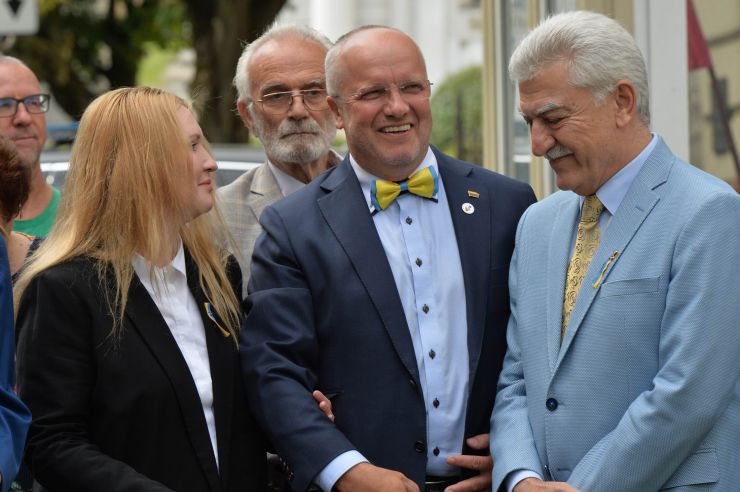 
Голова Верховної Ради України Андрій Парубій здійснює візит до Литовської Республіки з метою участі у Третій міжнародній Конференції «Президента Валдаса Адамкуса». 
День прапора в посольстві України в Литві
