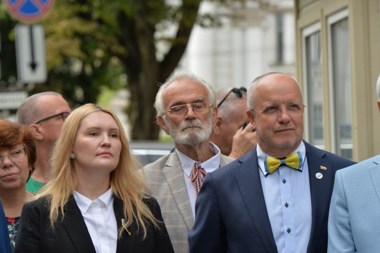 
Голова Верховної Ради України Андрій Парубій здійснює візит до Литовської Республіки з метою участі у Третій міжнародній Конференції «Президента Валдаса Адамкуса». 
День прапора в посольстві України в Литві
