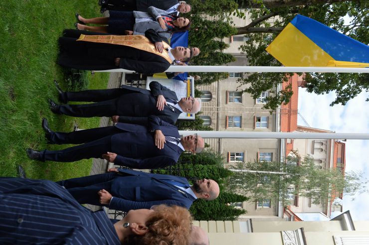 
Голова Верховної Ради України Андрій Парубій здійснює візит до Литовської Республіки з метою участі у Третій міжнародній Конференції «Президента Валдаса Адамкуса». 
День прапора в посольстві України в Литві
