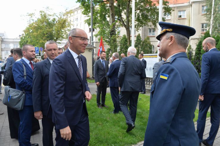 
Голова Верховної Ради України Андрій Парубій здійснює візит до Литовської Республіки з метою участі у Третій міжнародній Конференції «Президента Валдаса Адамкуса». 
День прапора в посольстві України в Литві
