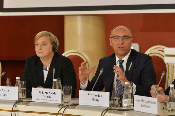 Голова Верховної Ради України Андрій Парубій здійснює візит до Литовської Республіки. Участь у Третій міжнародній Конференції «Президента Валдаса Адамкуса». Панель 4: Майбутнє Європейського Союзу: багатообіцяюче, похмуре або десь між ними? Панельна дискусія