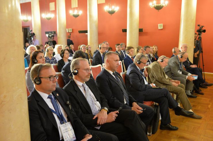 Голова Верховної Ради України Андрій Парубій здійснює візит до Литовської Республіки. Участь у Третій міжнародній Конференції «Президента Валдаса Адамкуса». Панель 4: Майбутнє Європейського Союзу: багатообіцяюче, похмуре або десь між ними? Панельна дискусія