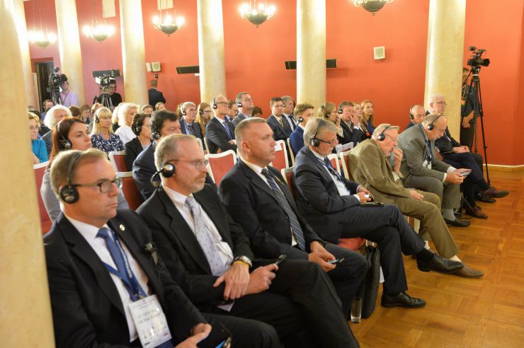 Голова Верховної Ради України Андрій Парубій здійснює візит до Литовської Республіки. Участь у Третій міжнародній Конференції «Президента Валдаса Адамкуса». Панель 4: Майбутнє Європейського Союзу: багатообіцяюче, похмуре або десь між ними? Панельна дискусія
