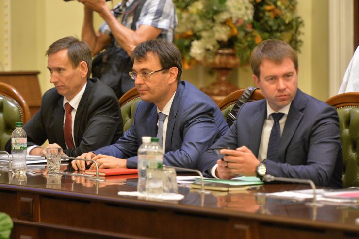У Верховній Раді триває чергове засідання Підготовчої депутатської групи. 
На початку чергового засідання Підготовчої депутатської групи з організації роботи Верховної Ради України IX скликання голова депутатської групи представник політичної партії «Слуга народу» Дмитро Разумков запропонував заслухати попередні звіти про результати роботи двох підгруп депутатської групи.
Учасники засідання заслухали інформацію Першого заступника Керівника Апарату – керуючого справами Петра Боднара про готовність до роботи системи «Рада3».
