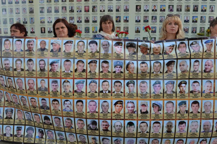 Новообрані народні депутати від партії «Слуга Народу» вшанували пам’ять Героїв Небесної Сотні. Перед початком першого засідання Верховної Ради 9-го скликання вони поклали квіти пам’яті у місцях наймасовіших розстрілів учасників Революції Гідності