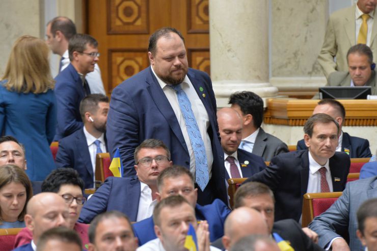 Перше засідання першої сесії Верховної Ради України дев’ятого скликання. Першим заступником Голови Верховної Ради дев'ятого скликання обрано члена фракції політичної партії 