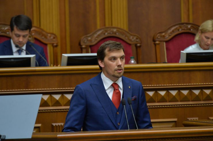 Перше засідання першої сесії Верховної Ради України дев’ятого скликання. 
Голова Верховної Ради оголосив, що у засіданні бере участь Президент України Володимир Зеленський.

Головуючий оголосив до розгляду питання про призначення Прем'єр-міністра України. 

Голова Верховної Ради повідомив, що до Президента України надійшло подання за підписом керівника депутатської фракції партії «Слуга народу» про призначення на посаду Прем'єр-міністра України Олексія Гончарука.

В.Зеленський підписав подання про призначення Олексія Гончарука на посаду Прем'єр-міністра України і пропонує народним депутатам підтримати це подання.

О.Гончарук виступив перед Верховною Радою. Зокрема, він розповів про своє бачення проблем економіки країни.
