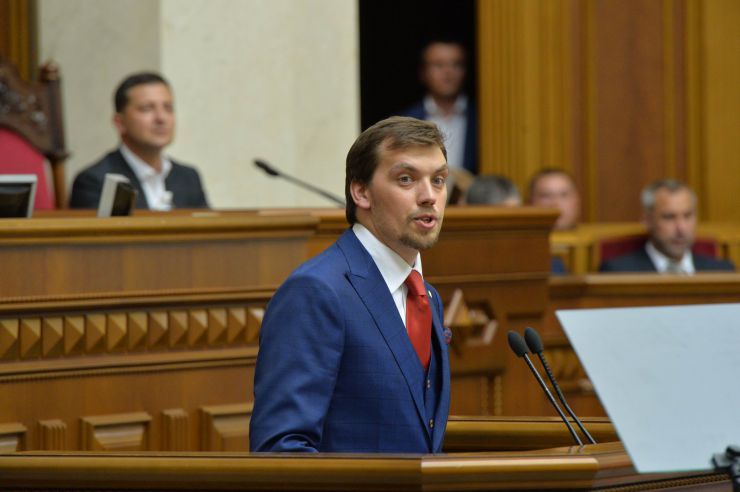 Перше засідання першої сесії Верховної Ради України дев’ятого скликання. 
Голова Верховної Ради оголосив, що у засіданні бере участь Президент України Володимир Зеленський.

Головуючий оголосив до розгляду питання про призначення Прем'єр-міністра України. 

Голова Верховної Ради повідомив, що до Президента України надійшло подання за підписом керівника депутатської фракції партії «Слуга народу» про призначення на посаду Прем'єр-міністра України Олексія Гончарука.

В.Зеленський підписав подання про призначення Олексія Гончарука на посаду Прем'єр-міністра України і пропонує народним депутатам підтримати це подання.

О.Гончарук виступив перед Верховною Радою. Зокрема, він розповів про своє бачення проблем економіки країни.
