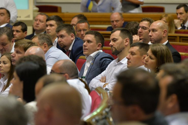 Перше засідання першої сесії Верховної Ради України дев’ятого скликання. Вечірнє засідання. Заступником Голови Верховної Ради дев'ятого скликання обрано представника фракції політичної партії Всеукраїнське об’єднання 