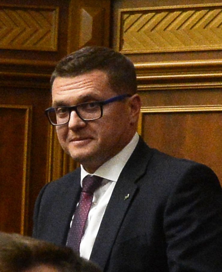 Перше засідання першої сесії Верховної Ради України дев’ятого скликання. Вечірнє засідання. Голова Верховної Ради оголосив, що у засіданні бере участь Президент України Володимир Зеленський.

Головуючий оголосив до розгляду питання про призначення Прем'єр-міністра України. 

Голова Верховної Ради повідомив, що до Президента України надійшло подання за підписом керівника депутатської фракції партії «Слуга народу» про призначення на посаду Прем'єр-міністра України Олексія Гончарука.

В.Зеленський підписав подання про призначення Олексія Гончарука на посаду Прем'єр-міністра України і пропонує народним депутатам підтримати це подання.
О.Гончарук виступив перед Верховною Радою. Зокрема, він розповів про своє бачення проблем економіки країни.

Верховна Рада України за поданням Прем’єр-міністра України затвердила Кабінет Міністрів України. За дане рішення проголосував 281 депутат.
Проект Постанови «Про призначення Баканова І.Г. на посаду Голови Служби безпеки України» (№1021) підтримали 319 народних депутатів.
Верховна Рада дала згоду на призначення Президентом України Р.Рябошапки на посаду Генерального прокурора. Дане рішення підтримали 312 народних депутатів. Голова СБУ Іван Баканов
