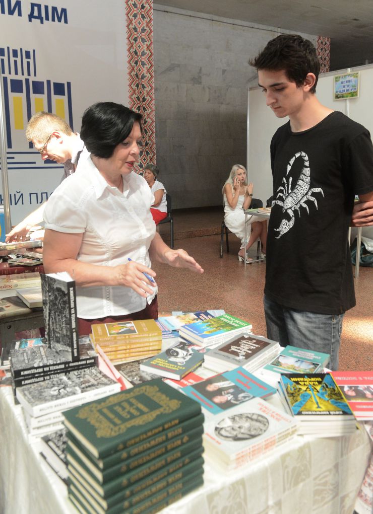 Київ. Книжкова виставка до Дня Знань 