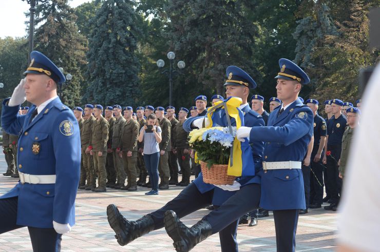Голова Верховної Ради України Дмитро Разумков взяв участь у церемонії вшанування пам’яті військовослужбовців, які загинули 31 серпня 2015 р. під час несення служби під стінами Верховної Ради України (м. Київ, вул. Грушевського, 5, Площа Конституції).