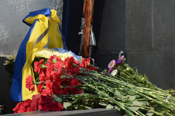 Голова Верховної Ради України Дмитро Разумков взяв участь у церемонії вшанування пам’яті військовослужбовців, які загинули 31 серпня 2015 р. під час несення служби під стінами Верховної Ради України (м. Київ, вул. Грушевського, 5, Площа Конституції).