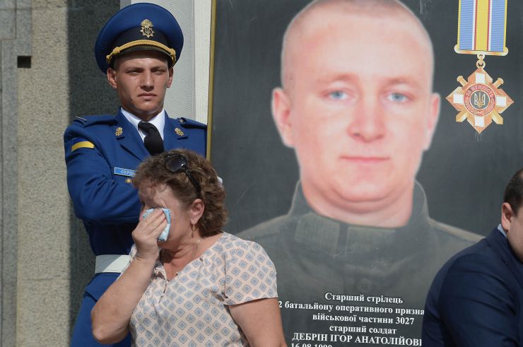Голова Верховної Ради України Дмитро Разумков взяв участь у церемонії вшанування пам’яті військовослужбовців, які загинули 31 серпня 2015 р. під час несення служби під стінами Верховної Ради України (м. Київ, вул. Грушевського, 5, Площа Конституції).