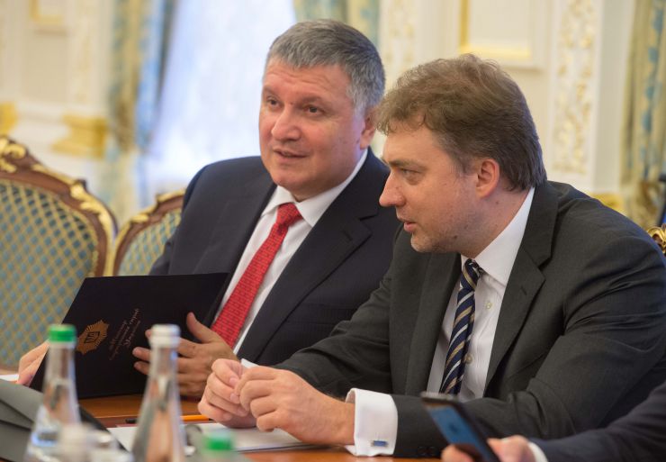 Зустріч Голови Верховної Ради України Дмитра Разумкова, Президента України Володимира Зеленського, керівництва кабінету Міністрів України та правоохоронних органів. Міністр внутрішніх справ України Арсен Аваков, Міністр оборони України Андрій Загороднюк