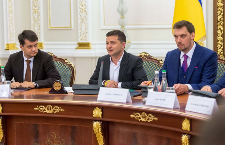 Зустріч Голови Верховної Ради України Дмитра Разумкова, Президента України Володимира Зеленського, керівництва кабінету Міністрів України та правоохоронних органів. Голова Верховної Ради України Дмитро Разумкова, Президент України Володимир Зеленський, Прем'єр-міністр України Олексій Гончарук