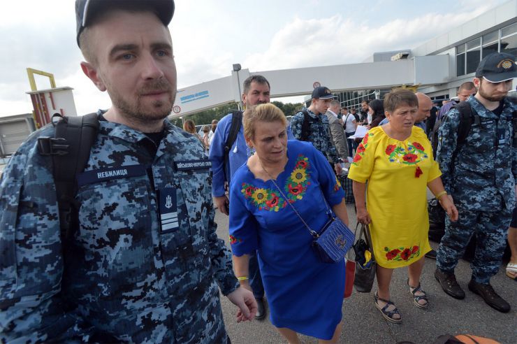 7 вересня 2019 у Київ в аеропорт Бориспіль прилетіли з московського полону 35 українських заручників, серед них 24 моряки захоплених суден у Керченській протоці.
Богдан Небилиця, командир МБАК «Нікополь».