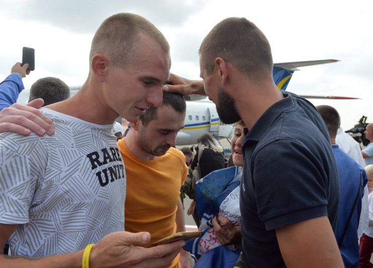 7 вересня 2019 у Київ в аеропорт Бориспіль прилетіли з московського полону 35 українських заручників, серед них 24 моряки захоплених суден у Керченській протоці.