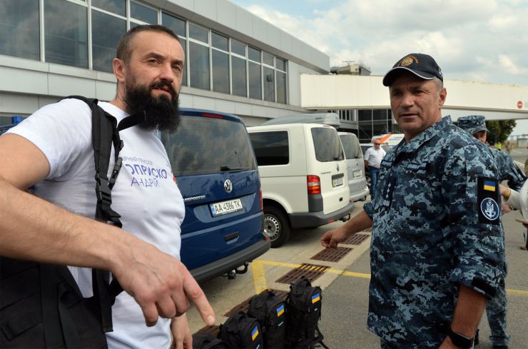 7 вересня 2019 у Київ в аеропорт Бориспіль прилетіли з московського полону 35 українських заручників, серед них 24 моряки захоплених суден у Керченській протоці. Андрій Оприско, моторист-електрик МБАК 