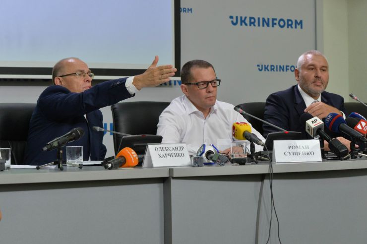 Прес-конференція звільненого журналіста Романа Сущенка.
На фото: директор Укрінформу Олександр Харченко, Роман Сущенко, адвокат Марк Фейгін.