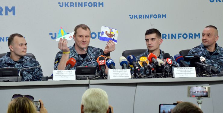 Прес-конференція звільнених моряків