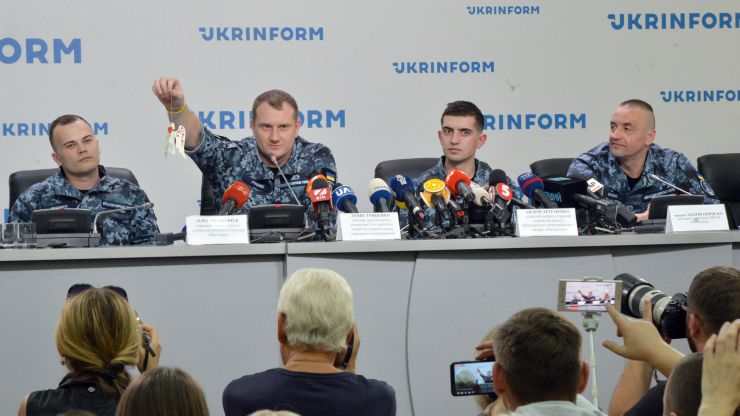 Прес-конференція звільнених моряків