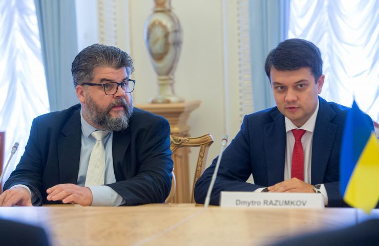 Голова Верховної Ради України Дмитро Разумков зустрівся з заступником Помічника Державного секретаря США з питань Європи та Євразії Джорджем Кентом. Голова Комітету з питань зовнішньої політики та міжпарламентського співробітництва Богдан Яременко.